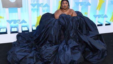 Фото - Платье певицы Lizzo на премии VMA 2022 сравнили с мусорным мешком