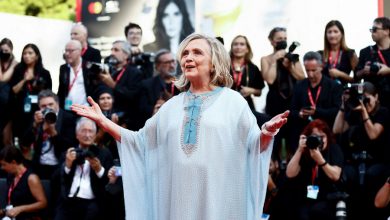 Фото - Бывшая первая леди США Хиллари Клинтон вышла на красную дорожку в Венеции в кафтане