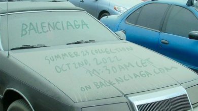 Фото - Модный дом Balenciaga анонсировал показ надписью на грязной машине