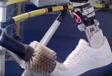 Фото - Nike создал робота для бесплатной чистки и ремонта кроссовок