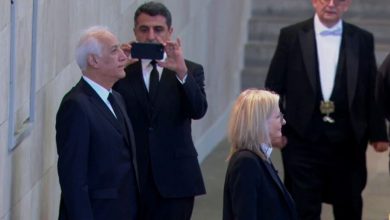 Фото - Президент Армении нарушил протокол у гроба Елизаветы II