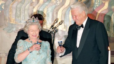 Фото - Внучка Ельцина почтила память Елизаветы II, показав редкое фото королевы с дедом