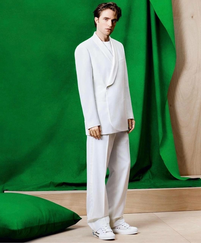 Идеальные костюмы: Роберт Паттинсон снялся в новой рекламной кампании Dior